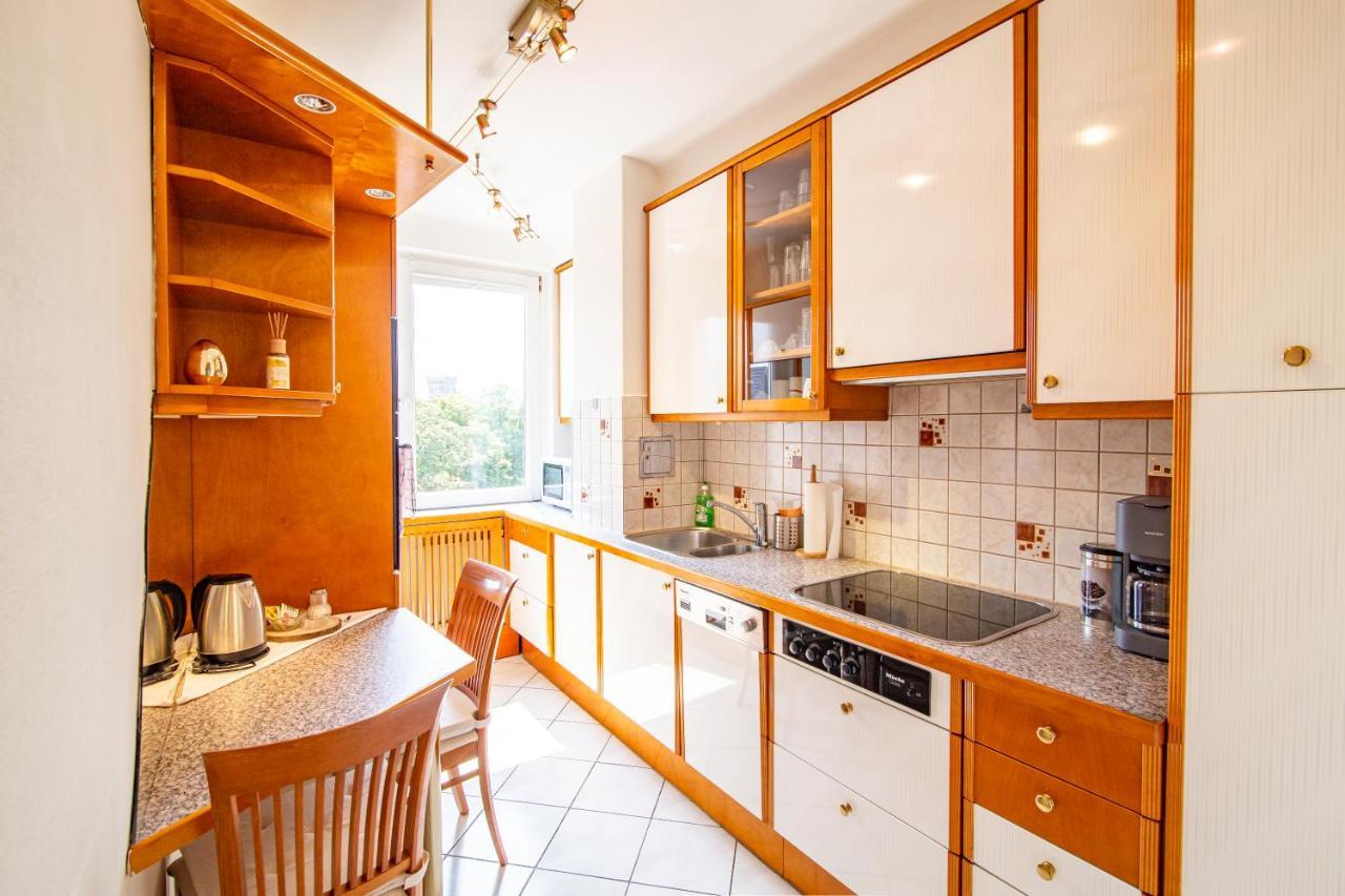 Best Rated Central Apartment Vienna - Ac, Wifi, 24H7Days Self Check-In, Board Games, Netflix Bagian luar foto
