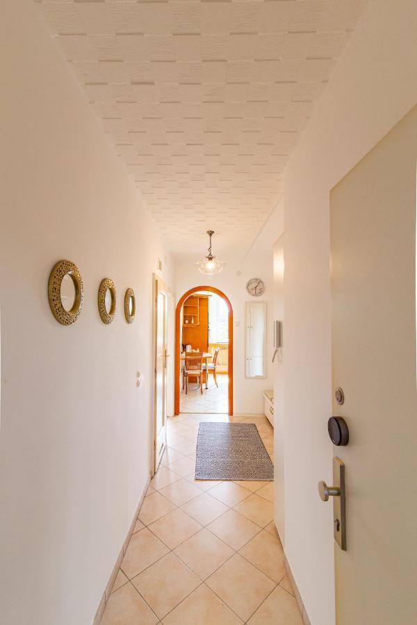 Best Rated Central Apartment Vienna - Ac, Wifi, 24H7Days Self Check-In, Board Games, Netflix Bagian luar foto