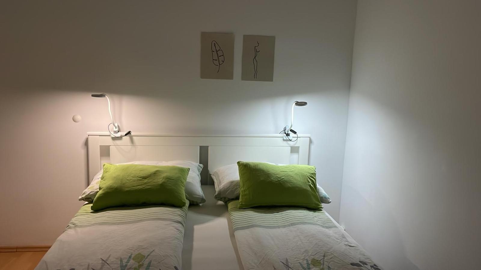 Best Rated Central Apartment Vienna - Ac, Wifi, 24H7Days Self Check-In, Board Games, Netflix Bagian luar foto